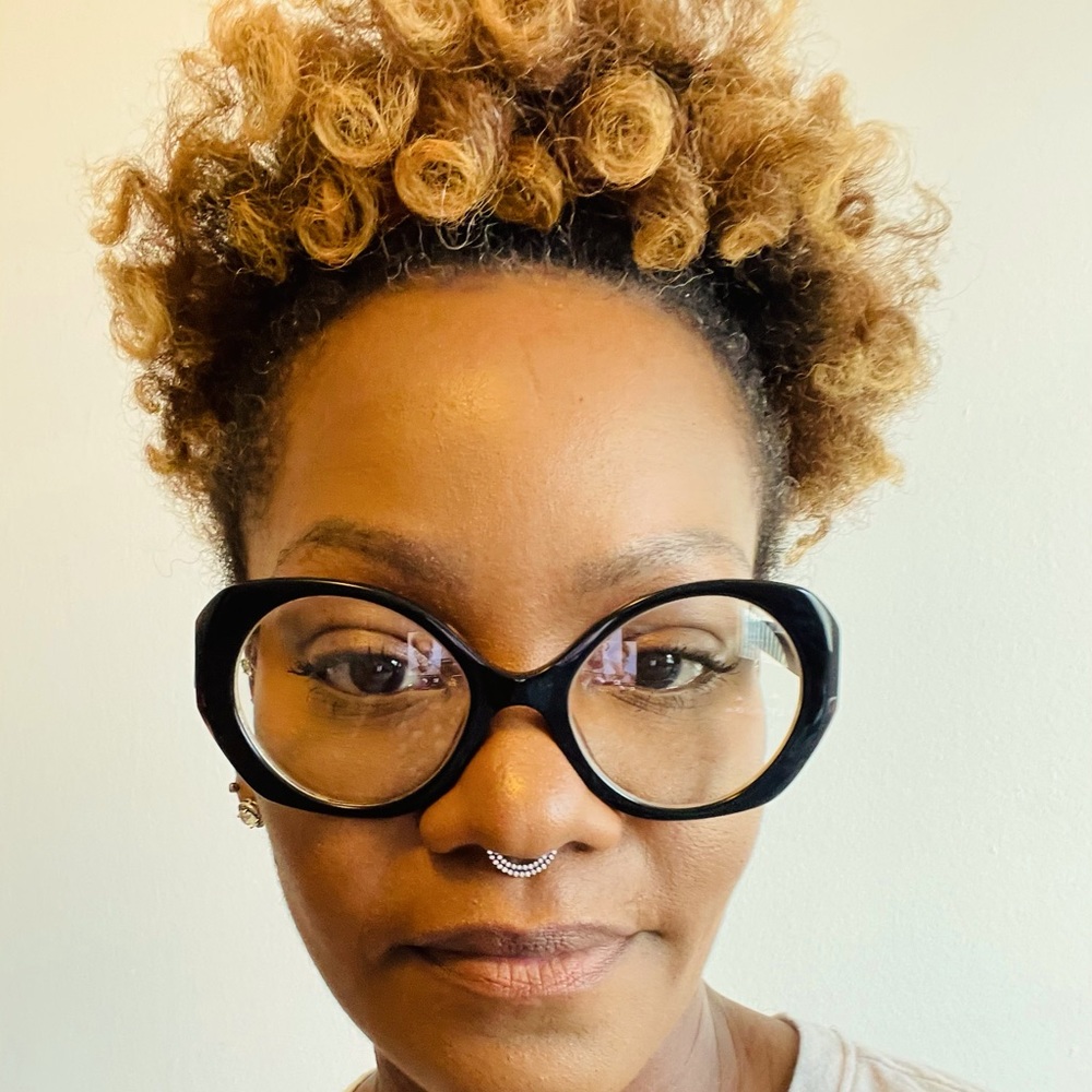 Meet your Posher, Lakeisha